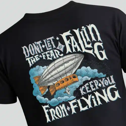 Dont let the fear. Μαύρο t-shirt με εκτυπωμενη τη φραση dont let the fear from falling keep you from flying