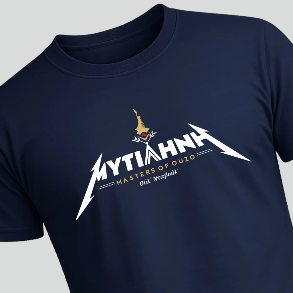 Mυτιλήνη Metallica. Μπλούζάκι με σχέδιο εμπνευσμένο από το γνωστό συγκρότημα με εκτυπωμένη τη λέξη ''Μυτιλήνη''