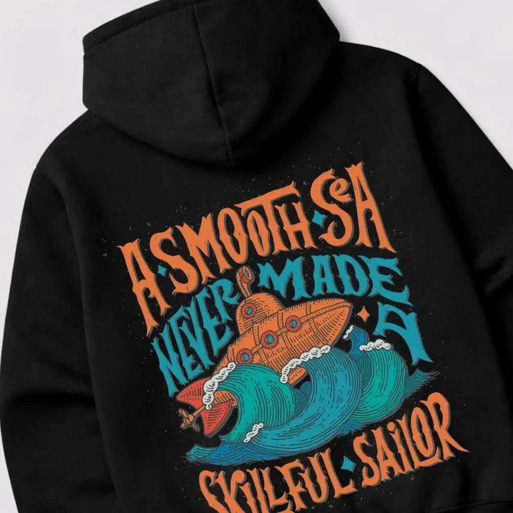 Skillfull Sailor. Hoodie μαύρο με εικαστικό ένα υποβρύχιο και την φραση A smooth sea never made a skillfull sailor